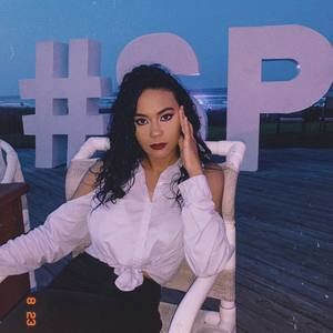 Meet your Posher, Queen-jeneve